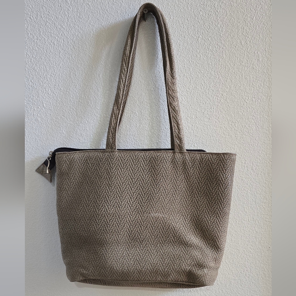 Bernie moss green shoulder bag with zip closure